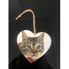 Exclusive CHAT Handmade Heart Hanging Christmas Decoration - Tabby Cat in Snow